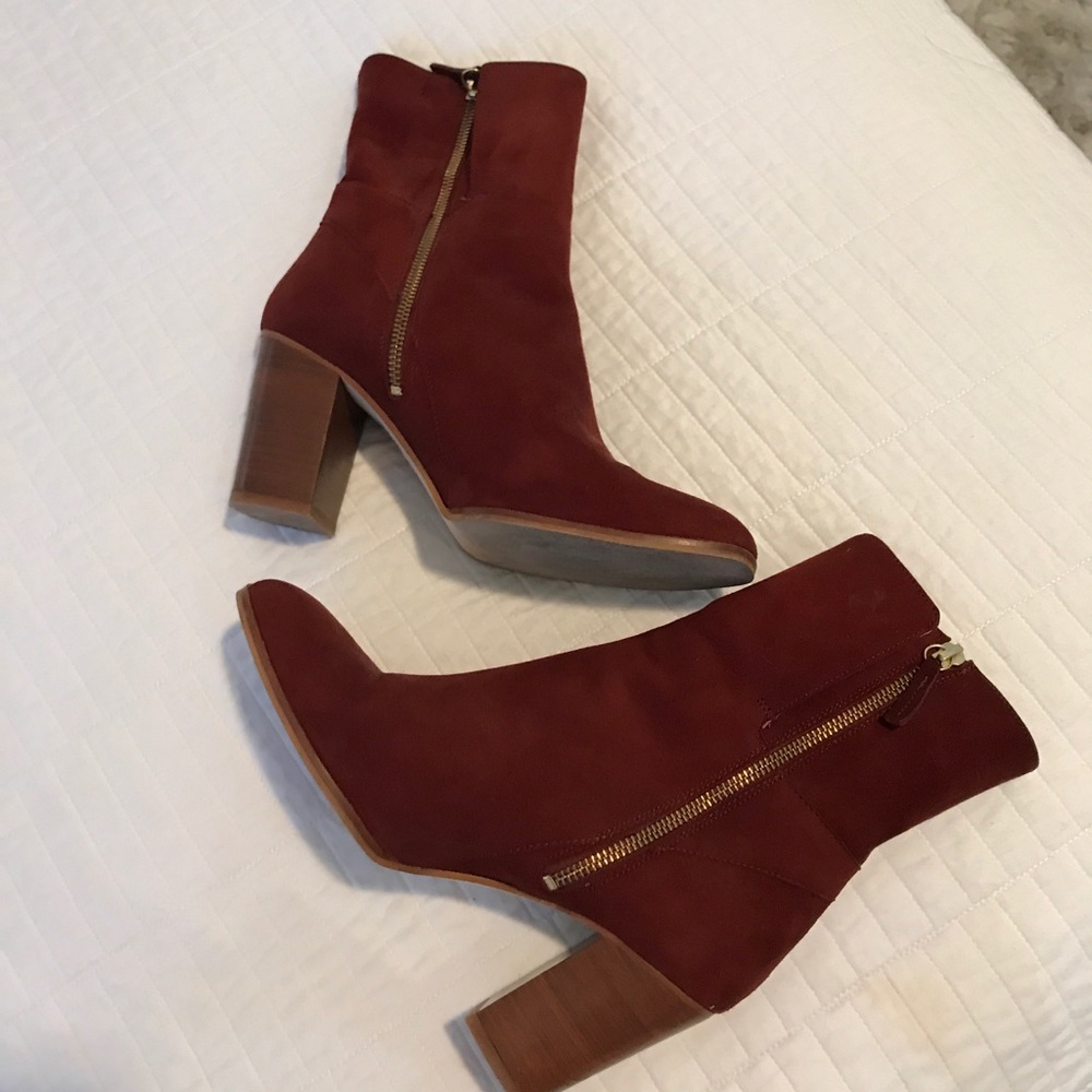 Free People- burgundy suede booties